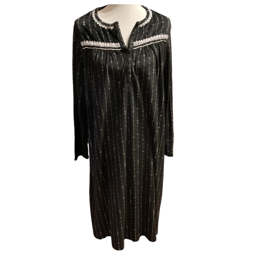 Secret Treasures Women’s Traditional Long Sleeve Scoop Neck Velour Gown  Black